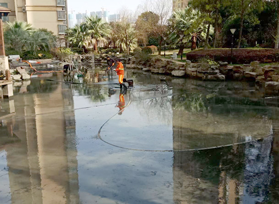 和龙景观池淤泥清理